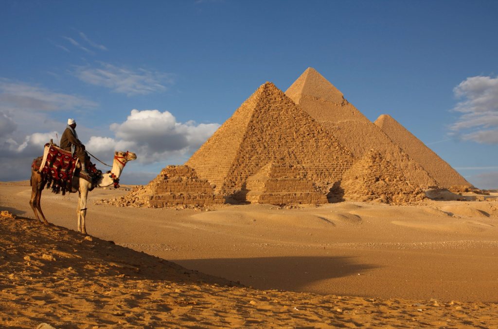 كم عدد مواقع التراث العالمي لليونسكو في مصر